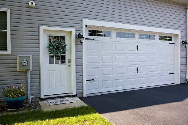 24/7 Emergency Garage Door Panel Replacement experts in Grafton, WI